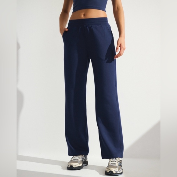 NWT Abercrombie & Fitch YPB neoKNIT On The Go Straight Leg Pant - Picture 4 of 7